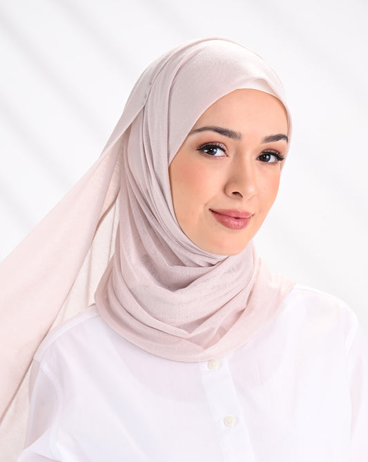 Muse in Almond